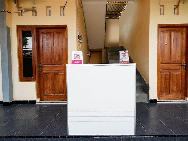 Super Oyo Capital O 2258 Santana Syariah Guest House Kartosuro Екстер'єр фото