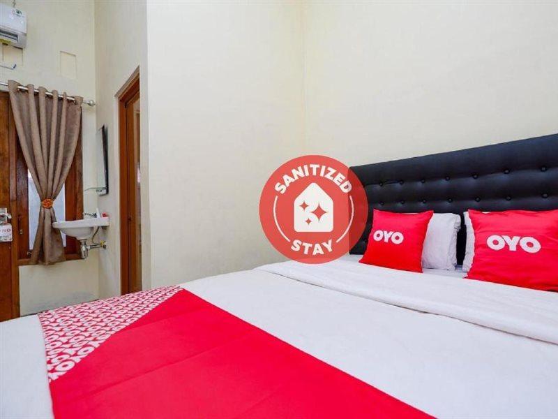 Super Oyo Capital O 2258 Santana Syariah Guest House Kartosuro Екстер'єр фото