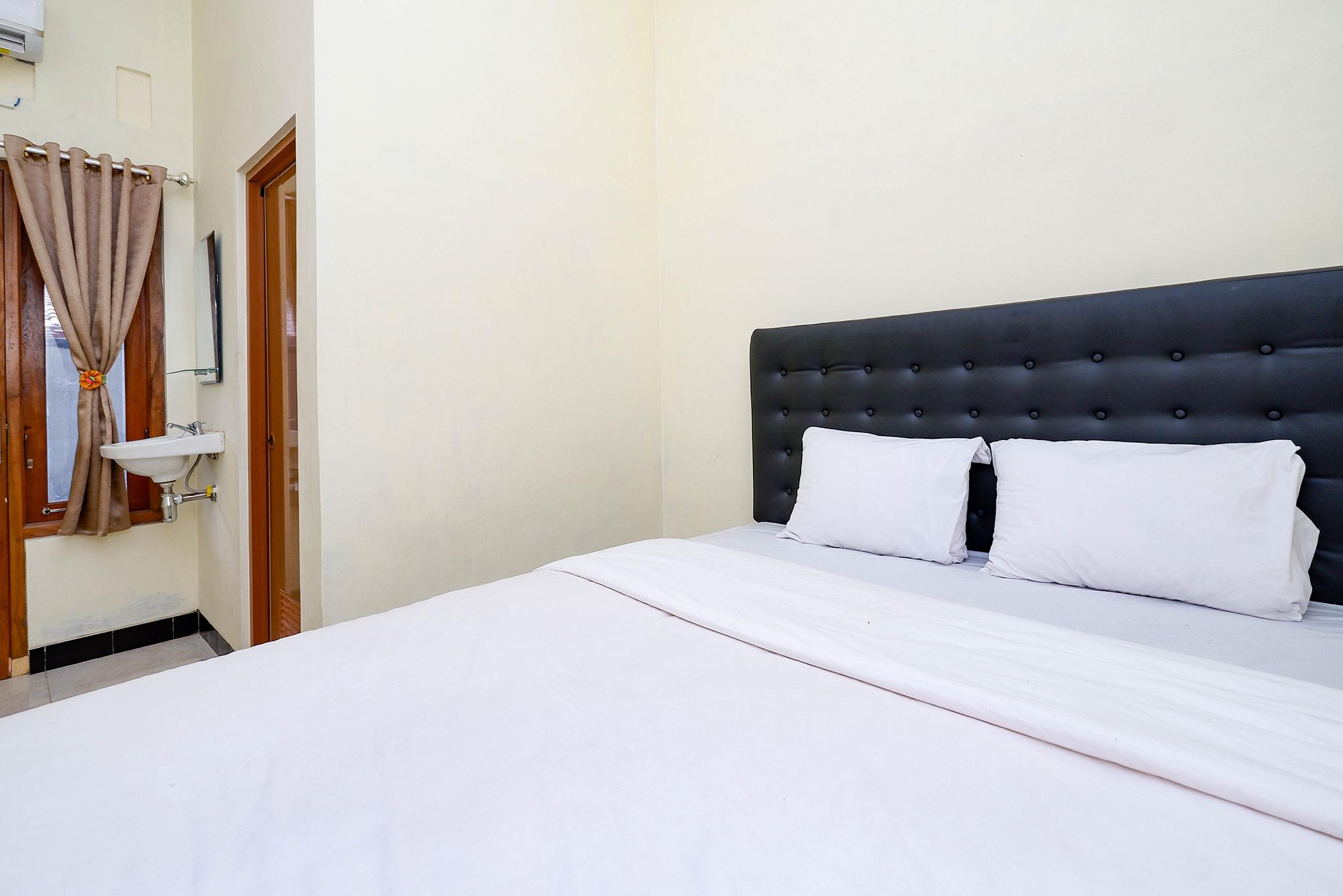 Super Oyo Capital O 2258 Santana Syariah Guest House Kartosuro Екстер'єр фото