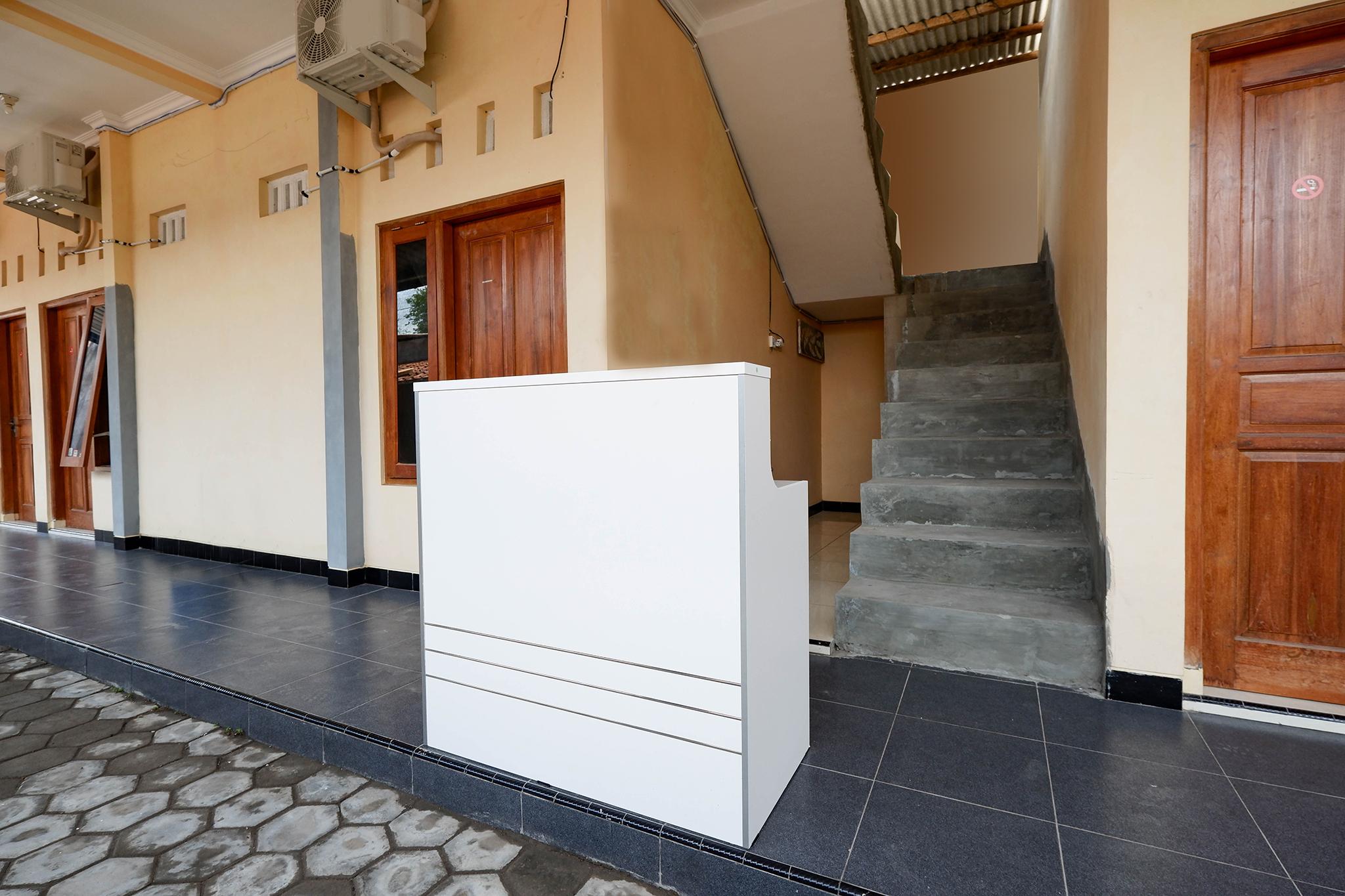 Super Oyo Capital O 2258 Santana Syariah Guest House Kartosuro Екстер'єр фото