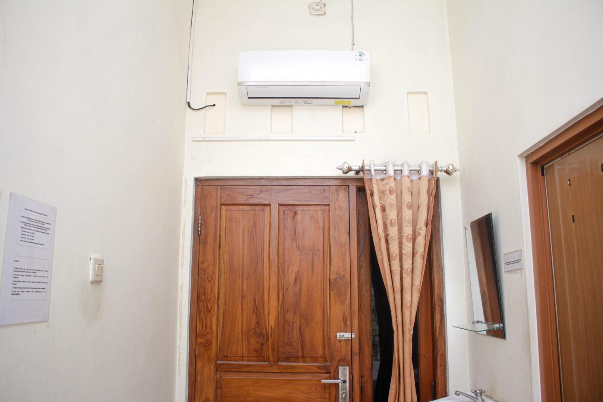 Super Oyo Capital O 2258 Santana Syariah Guest House Kartosuro Екстер'єр фото
