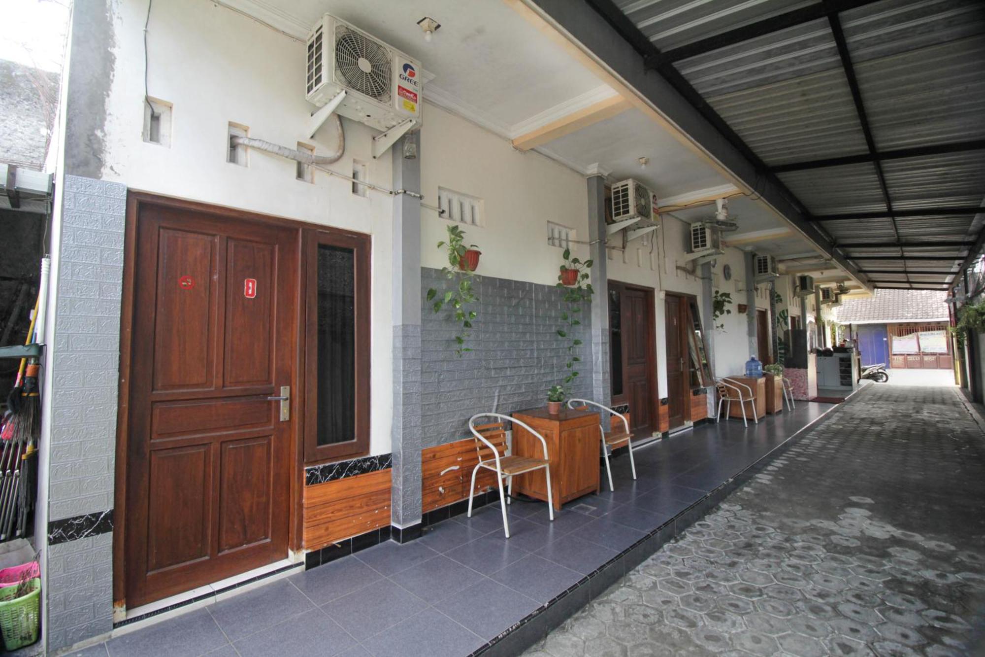 Super Oyo Capital O 2258 Santana Syariah Guest House Kartosuro Екстер'єр фото