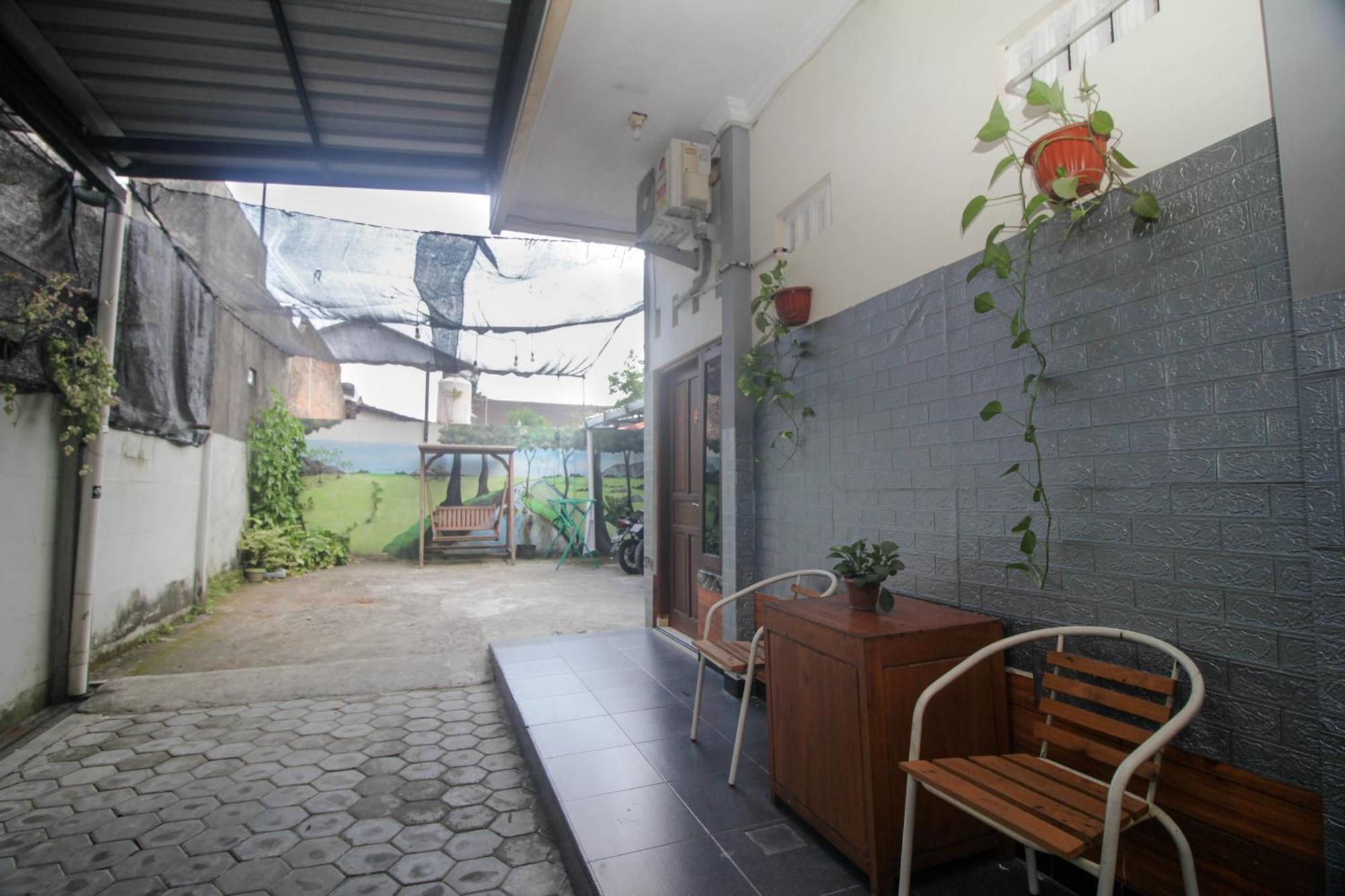 Super Oyo Capital O 2258 Santana Syariah Guest House Kartosuro Екстер'єр фото