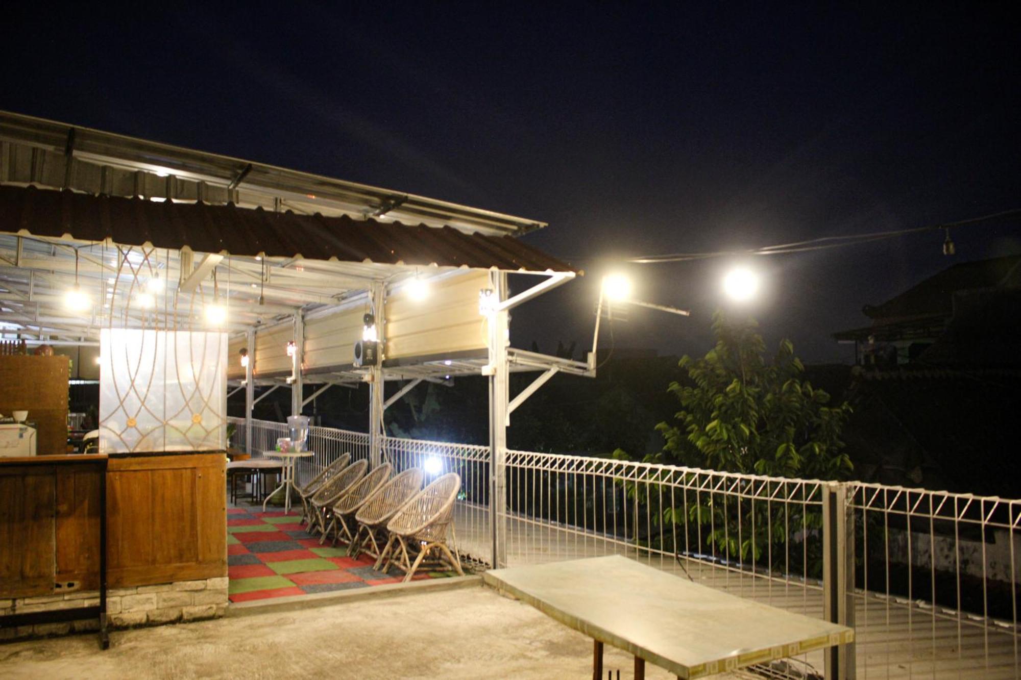 Super Oyo Capital O 2258 Santana Syariah Guest House Kartosuro Екстер'єр фото