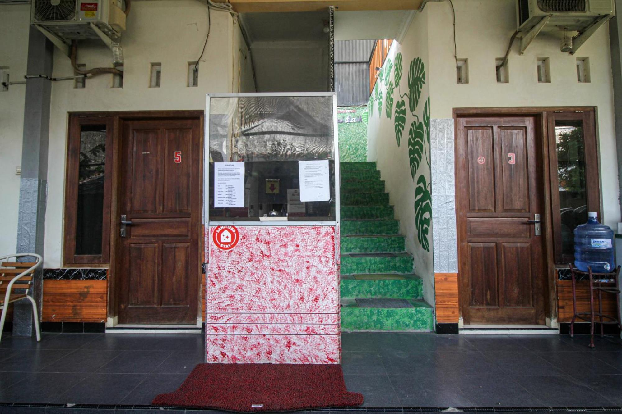 Super Oyo Capital O 2258 Santana Syariah Guest House Kartosuro Екстер'єр фото